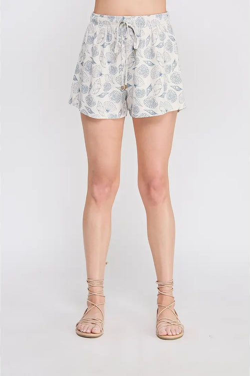 The shell collector linen shorts