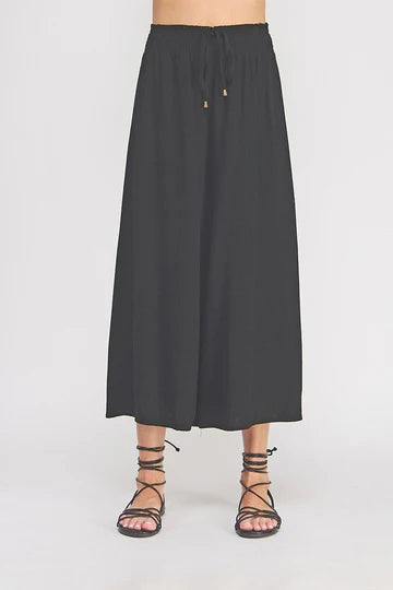 The midnight breeze capri linen pants