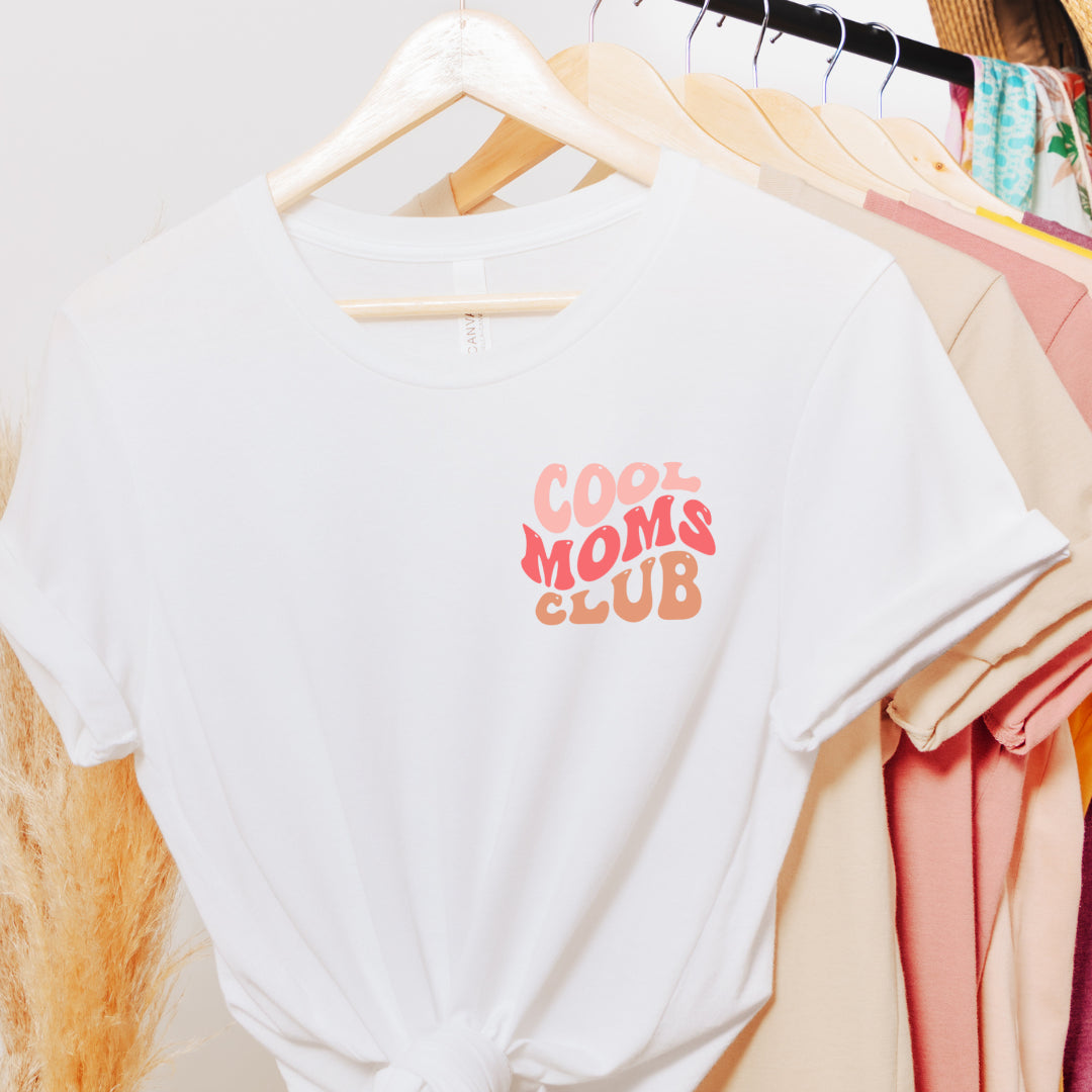 COOL MOMS CLUB GRAPHIC T SHIRT