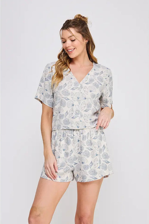 The shell collector linen top
