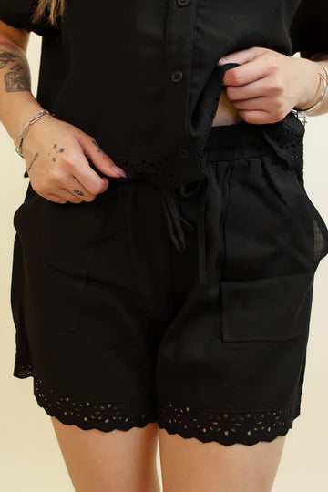 The raven grace linen shorts