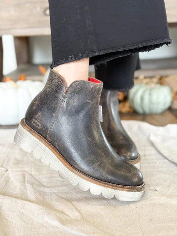 BEDSTU LYDYI BOOT