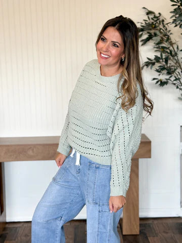 CLOUD CROPPED OVERSIZED SWEATER