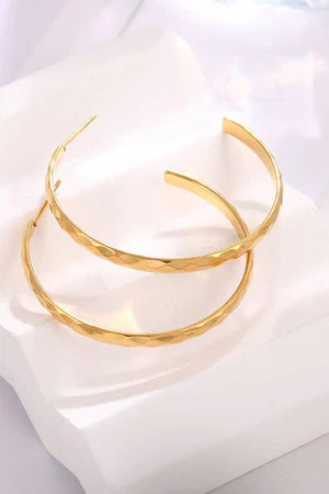 EVERLASTING HAMMERED GOLD HOOP EARRINGS