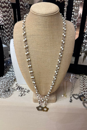 MIDNIGHT DAISY CRYSTAL MAGNETIC NECKLACE