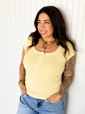 URBAN RIB SHORT SLEEVE HENLEY TOP